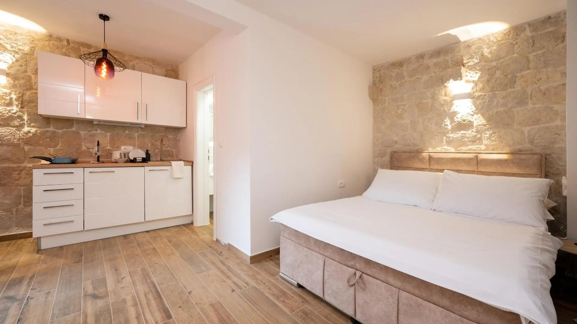 Apartments By The Sea Trogir - 24338 Croazia